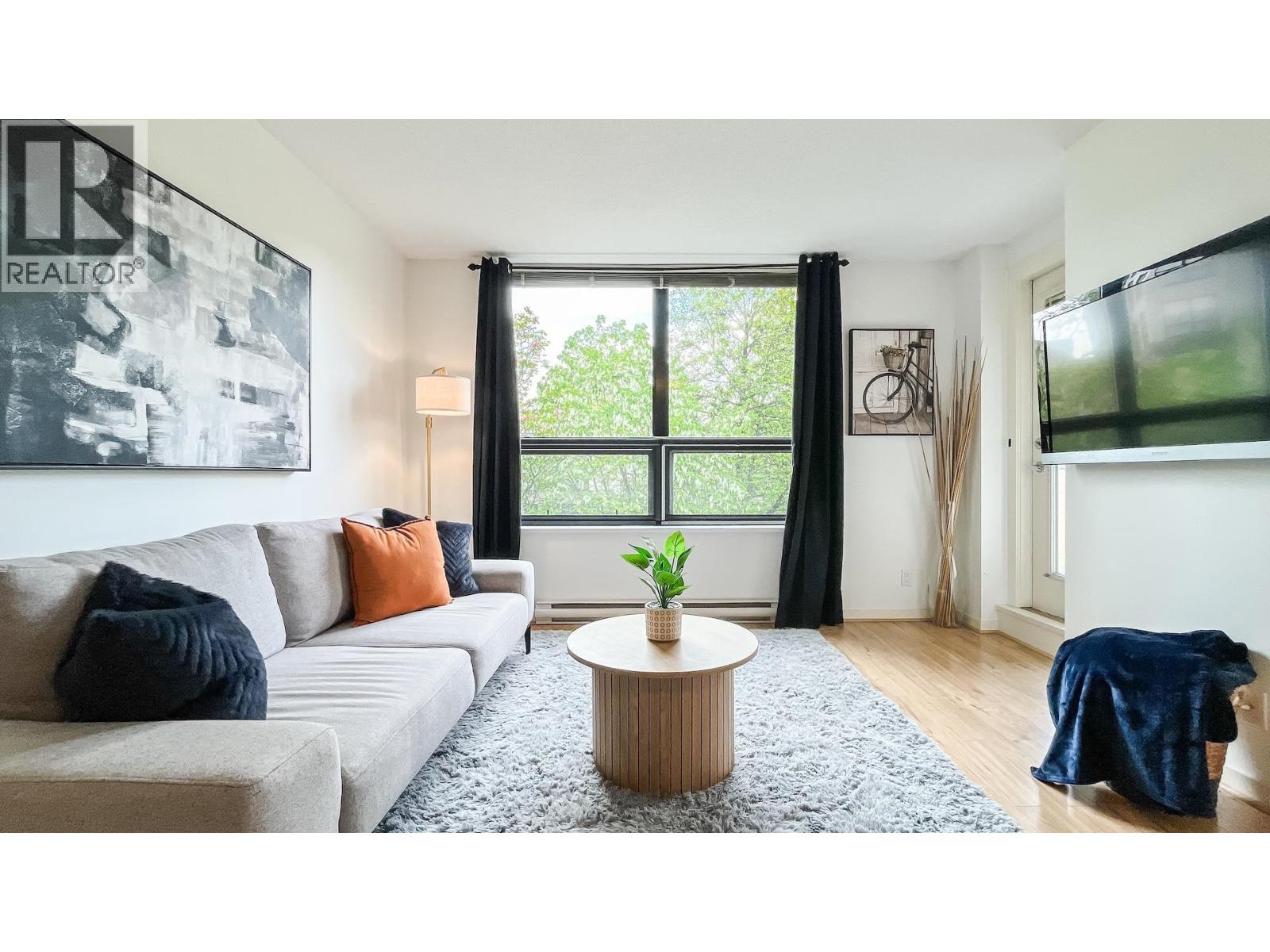 305 3638 VANNESS AVENUE|Vancouver, British Columbia V5R6H6