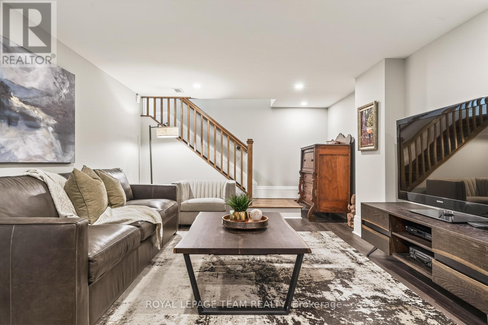 For sale: 54 PARK ROAD, Ottawa, Ontario K1M0B9 - X13085068 | REALTOR.ca