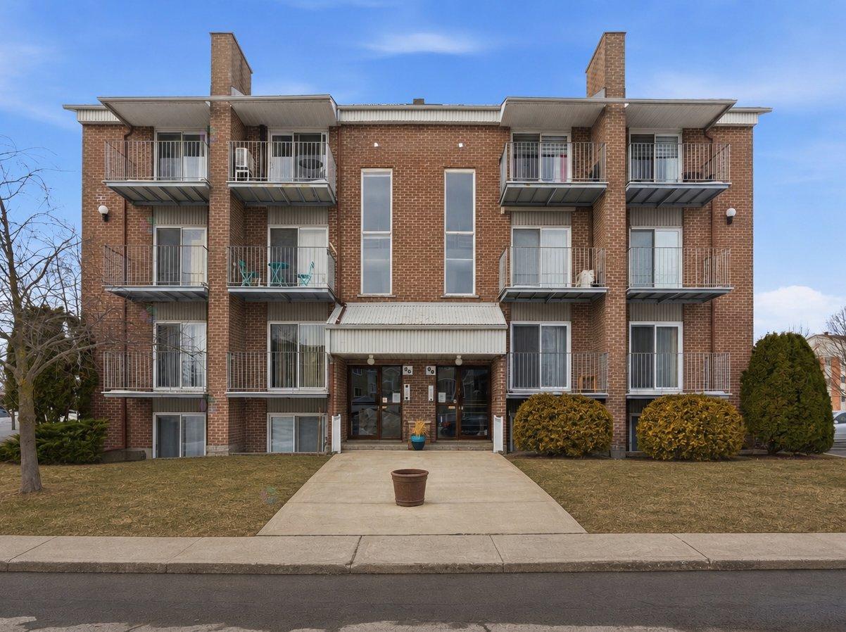 60 Rue Beauchemin, #202, La Prairie, Quebec J5R5T6