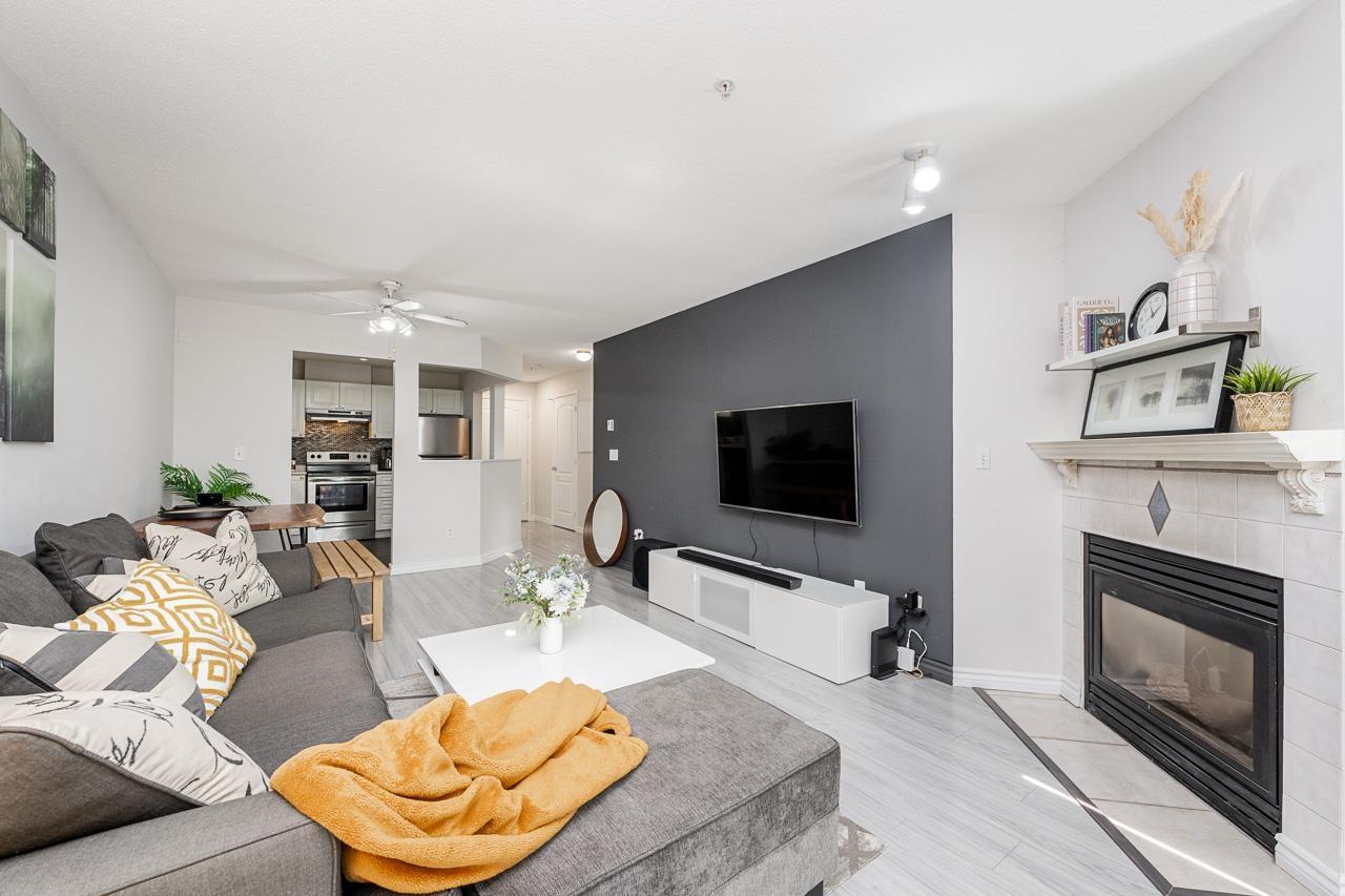 101 5765 GLOVER ROAD, Langley, British Columbia V3A8M8