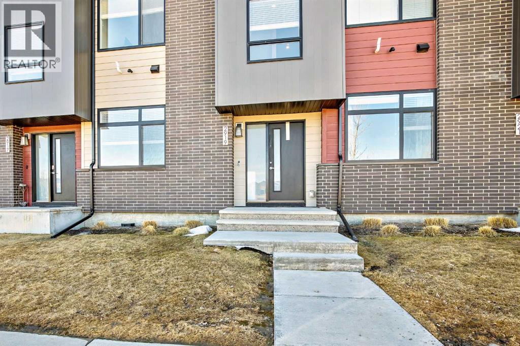 Row / Townhouse for Sale in 2919 136 Avenue NW|Calgary, Alberta T3P1K3 2
