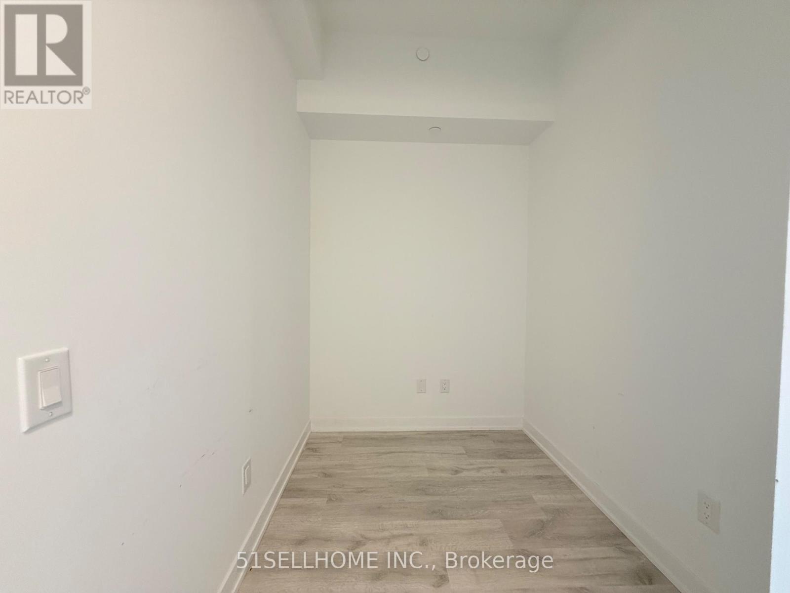 Row / Townhouse for Sale in TH104 - 220 MISSINNIHE WAY|Mississauga (Port Credit), Ontario L5H0A9 4
