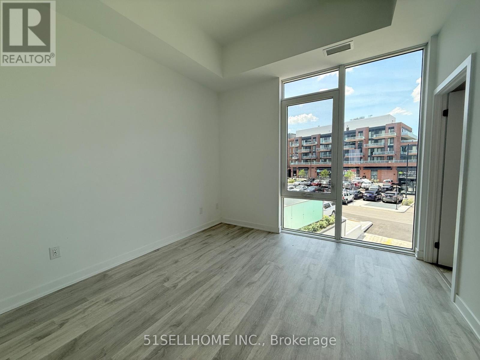 Row / Townhouse for Sale in TH104 - 220 MISSINNIHE WAY|Mississauga (Port Credit), Ontario L5H0A9 5
