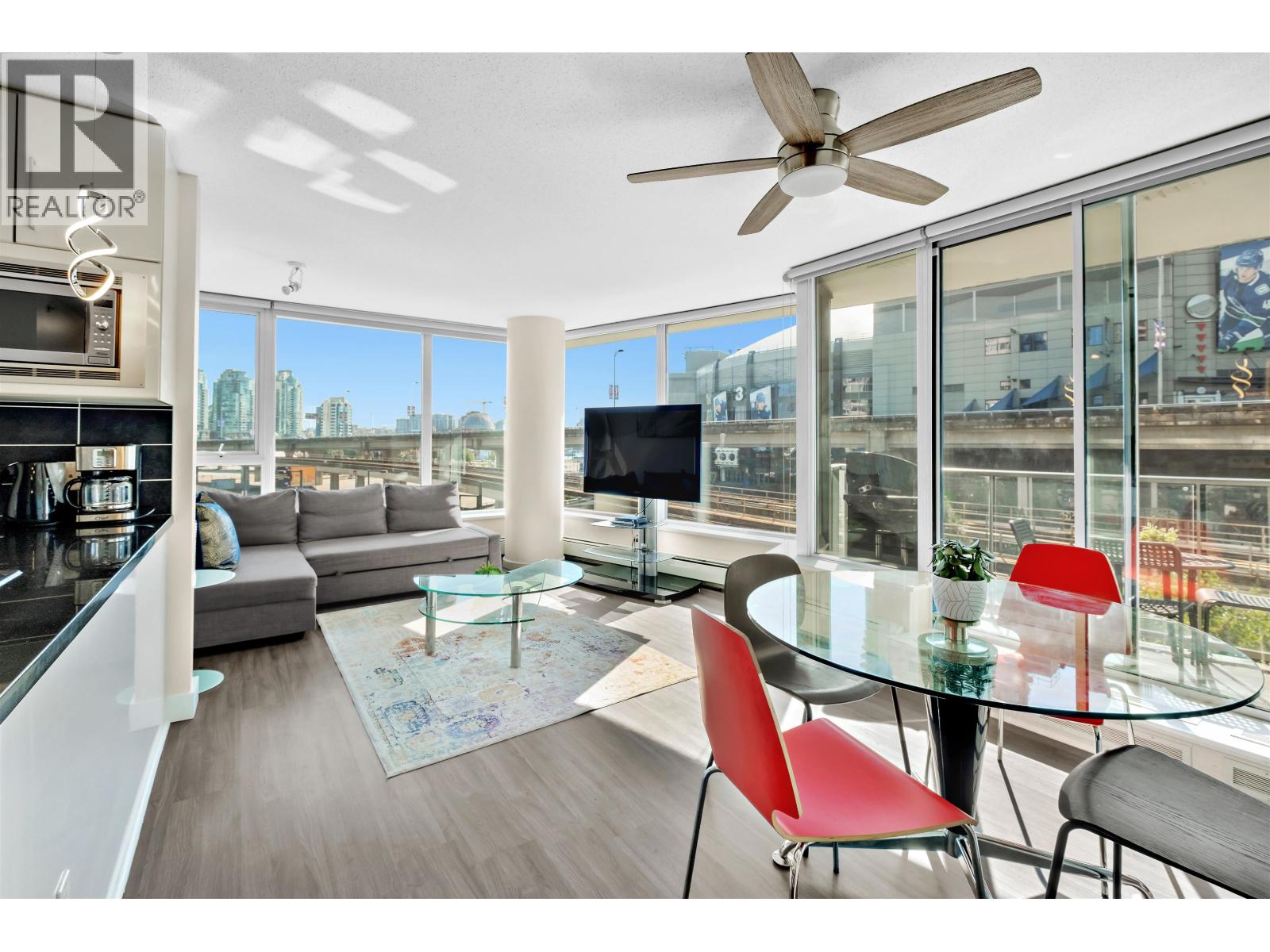 305 689 ABBOTT STREET|Vancouver, British Columbia V6J0J2