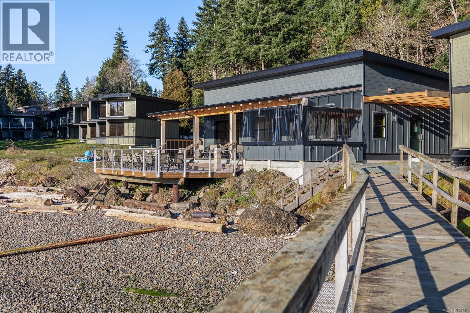 For sale: 211 4305 Shingle Spit Rd, Hornby Island, British Columbia ...