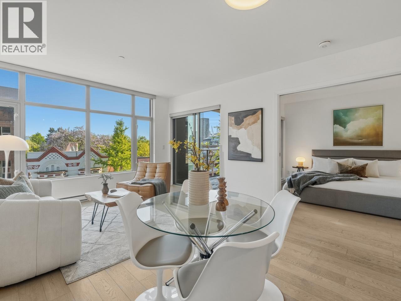 403 71 E PENDER STREET|Vancouver, British Columbia V6A1S9