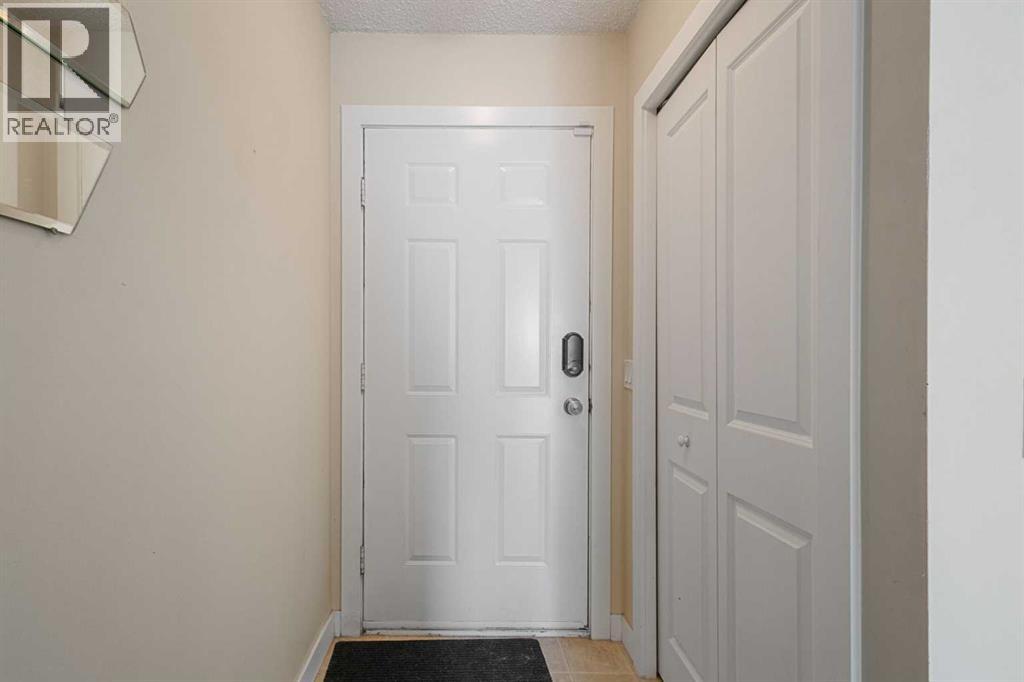 Row / Townhouse for Sale in 104 Deer Ridge Lane SE|Calgary, Alberta T2J6N4 3