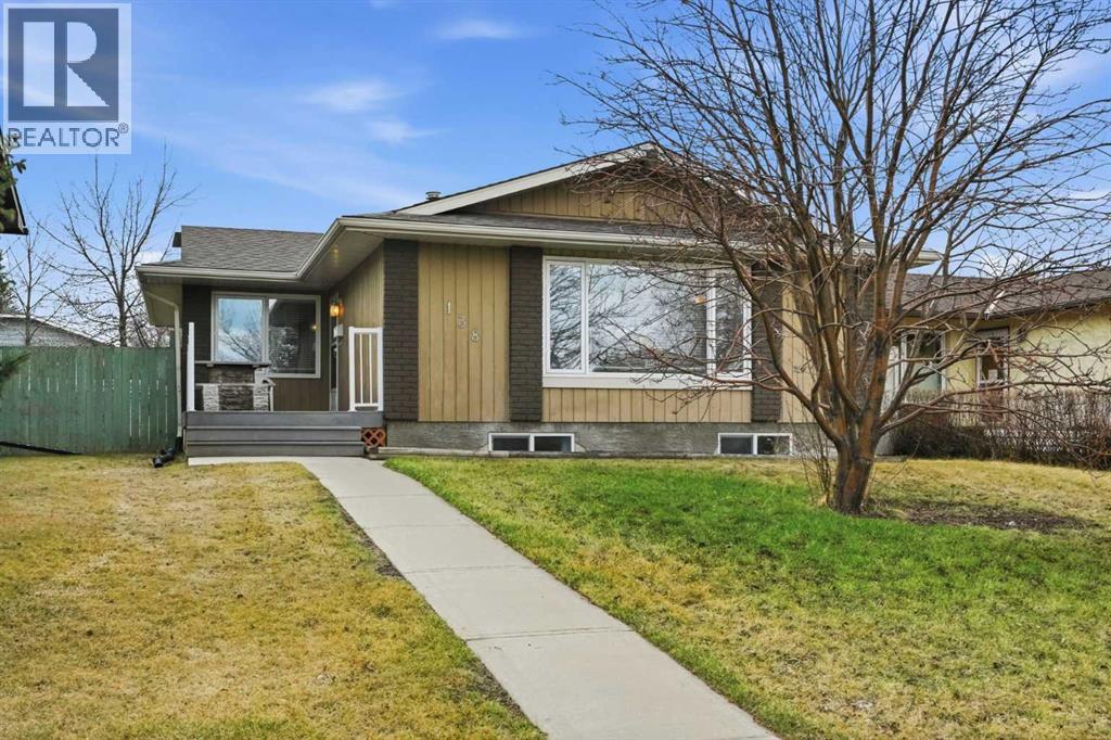House for Sale in 138 Midcrest Crescent SE|Calgary, Alberta T2X1B6