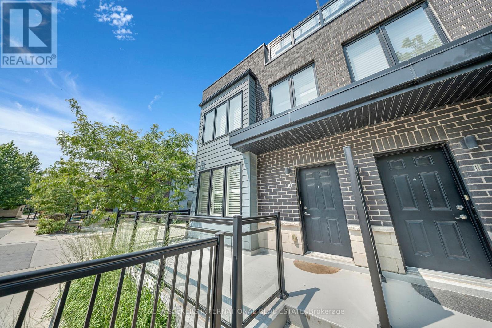 Row / Townhouse for Sale in 10 - 2212 BROMSGROVE ROAD|Mississauga (Clarkson), Ontario L5J1L4 2