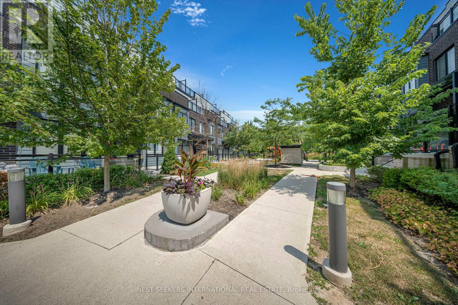 Row / Townhouse for Sale in 10 - 2212 BROMSGROVE ROAD|Mississauga (Clarkson), Ontario L5J1L4 4