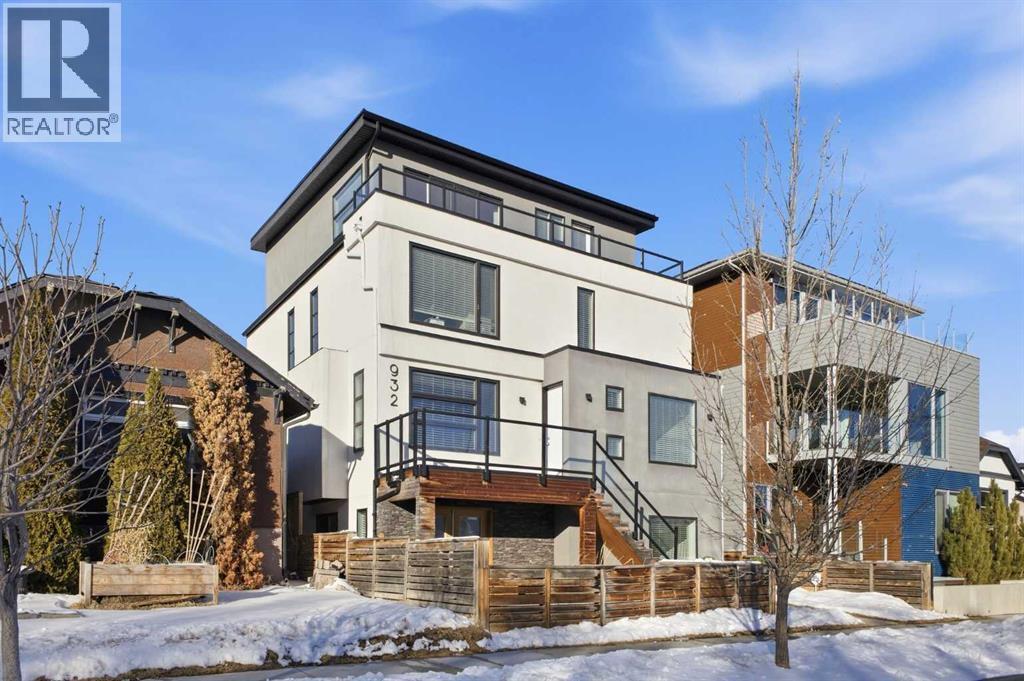 House for Sale in 932 5 Avenue NE|Calgary, Alberta T2E0L4