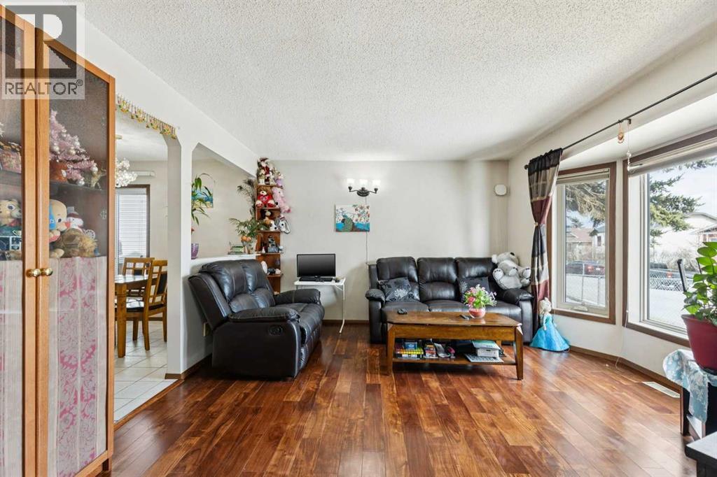 House for Sale in 156 Falshire Close NE|Calgary, Alberta T3J3A1 5