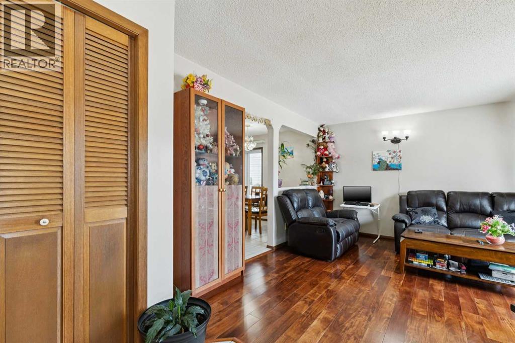 House for Sale in 156 Falshire Close NE|Calgary, Alberta T3J3A1 4