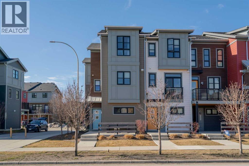 Row / Townhouse for Sale in 960 Walden Drive SE|Calgary, Alberta T2X4C4 2