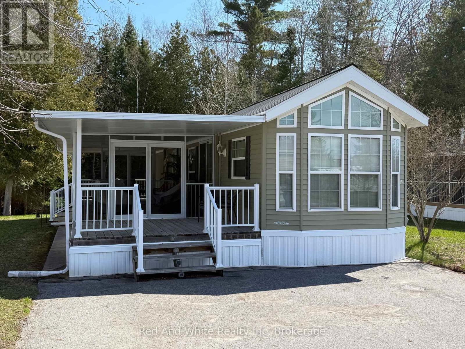For sale: 103 MADAWASKA TRAIL, Wasaga Beach, Ontario L9Z1X7