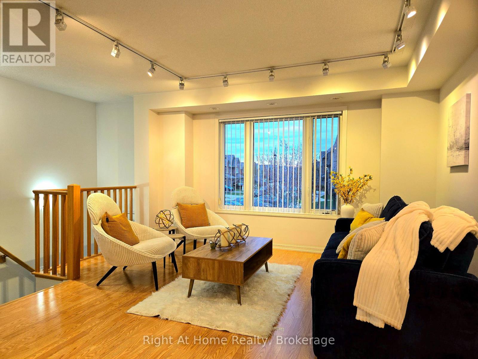 Row / Townhouse for Sale in 17 - 3115 BOXFORD CRESCENT|Mississauga (Churchill Meadows), Ontario L5M8N8 2