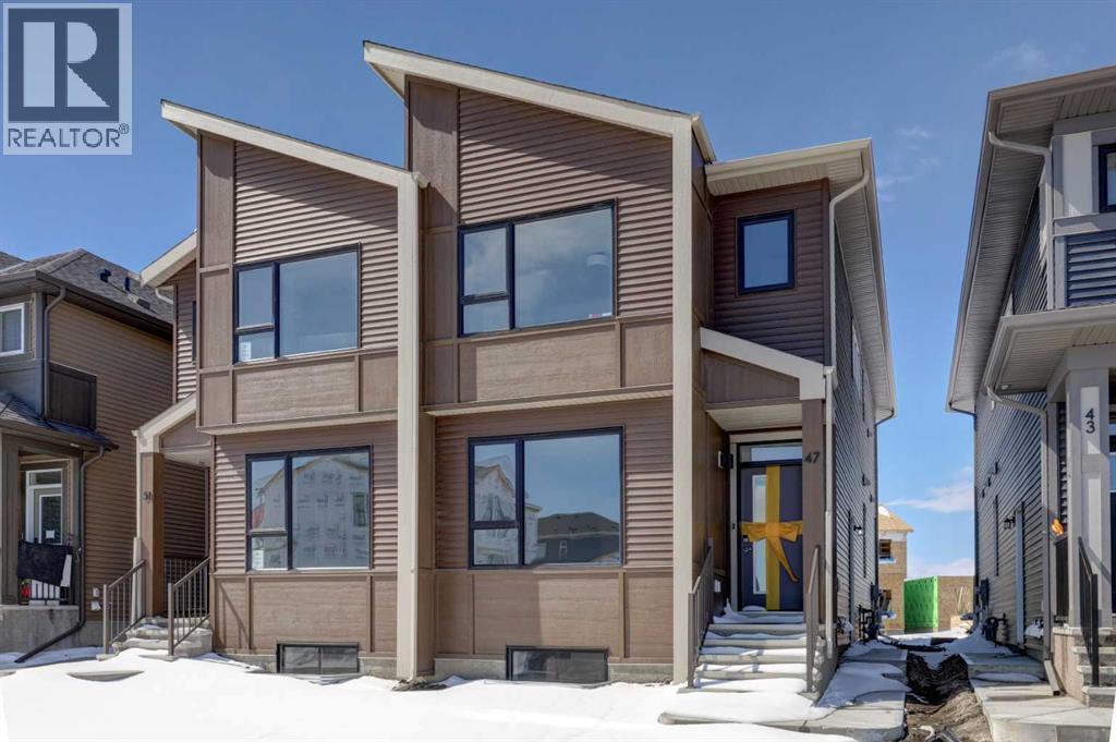 Duplex for Sale in 47 Lewisburg Manor NE|Calgary, Alberta T3P2N7 2