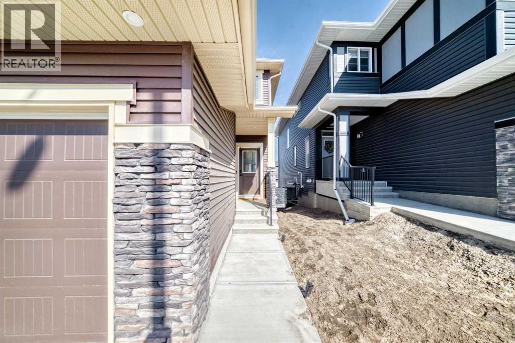 House for Sale in 287 Amblehurst Way NW|Calgary, Alberta T3P2J8 3