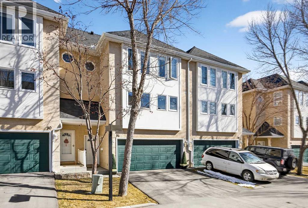 Row / Townhouse for Sale in 94 Candle Terrace SW|Calgary, Alberta T2W6G7