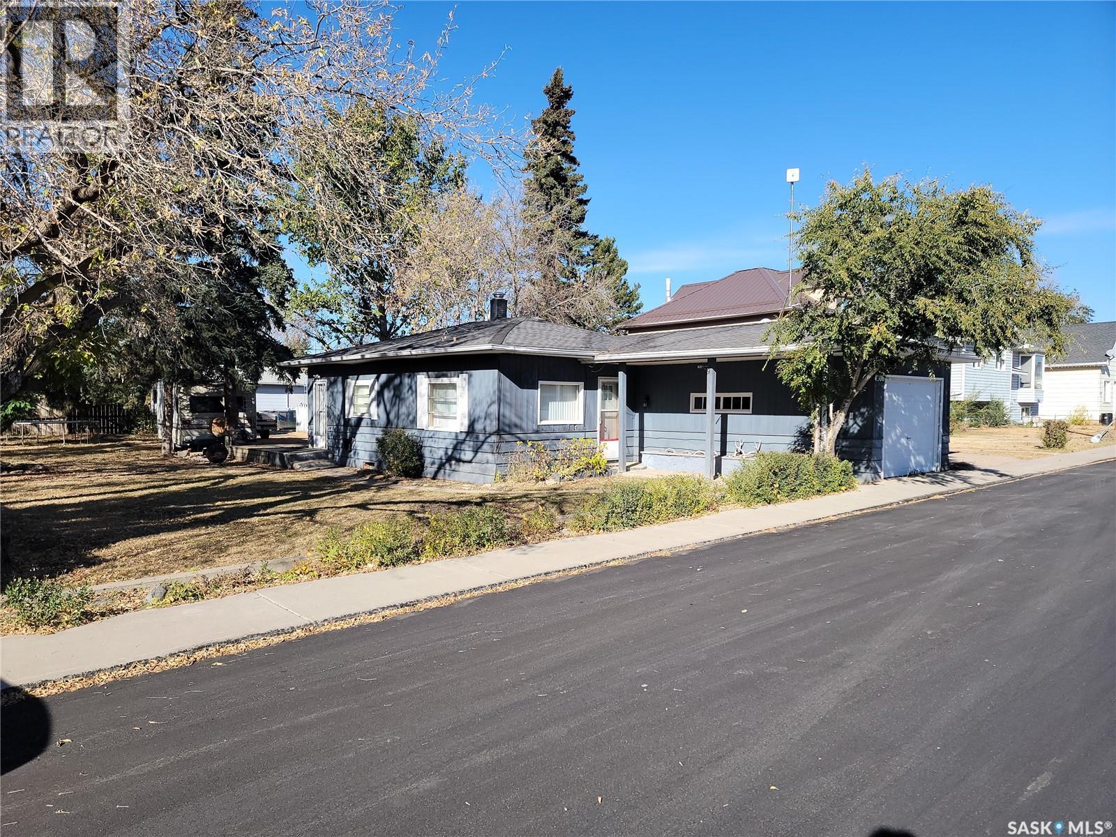 4906 52nd STREET, Macklin, Saskatchewan S0L2C0 | REALTOR.ca