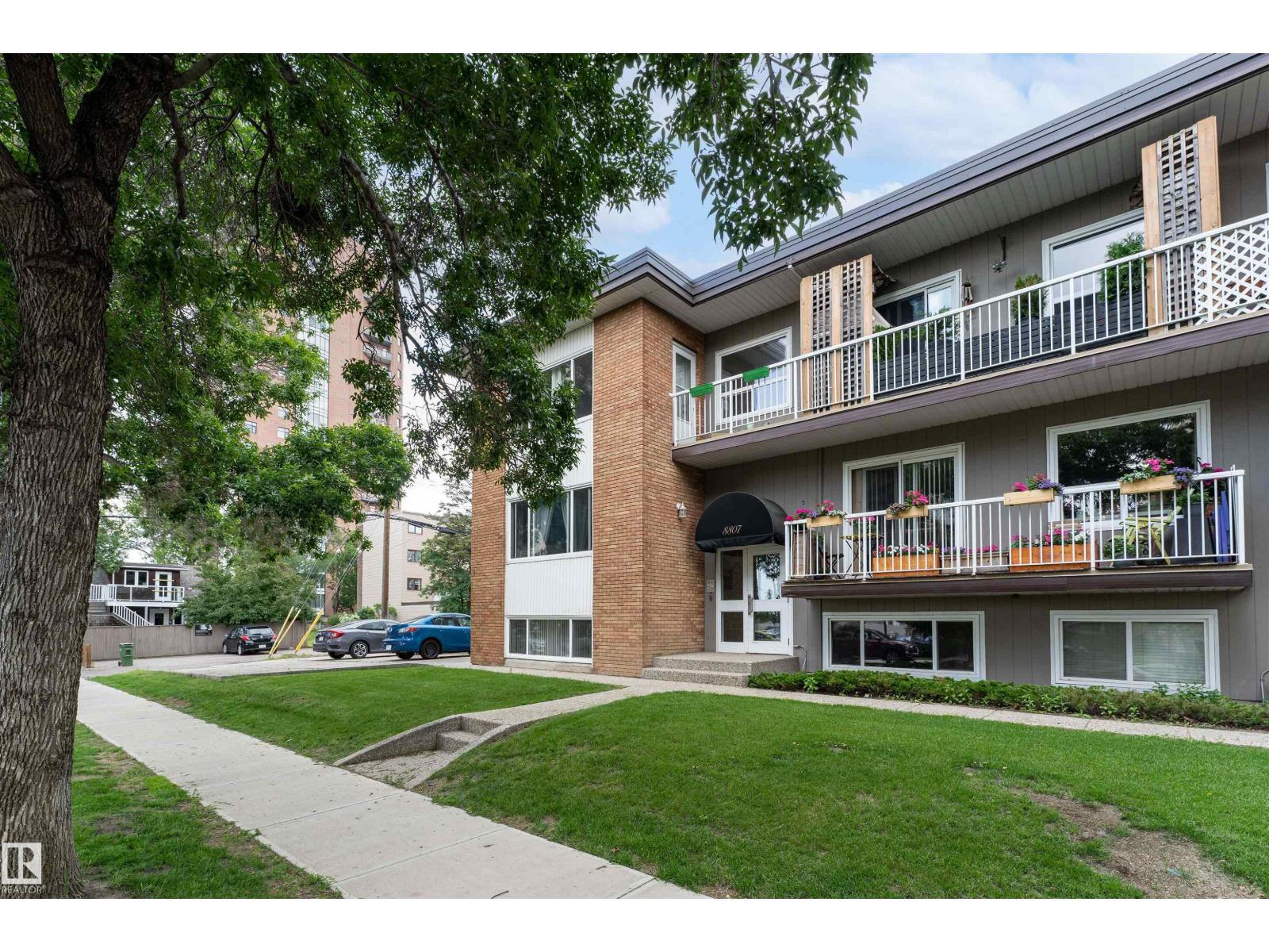 #5 8807 101 ST NW, Edmonton, Alberta T6E3Z9