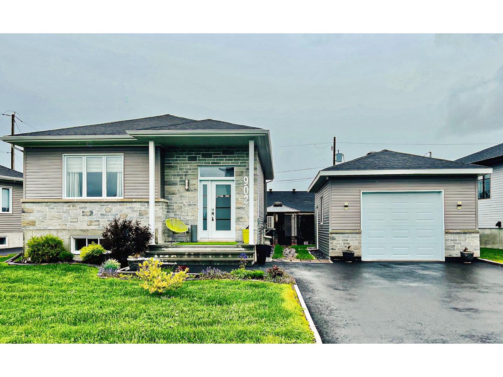 902 Rue de la Coulée, Nicolet, Quebec J3T1E4