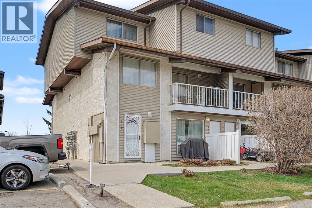 Row / Townhouse for Sale in 814, 200 Brookpark Drive SW|Calgary, Alberta T2W3E5