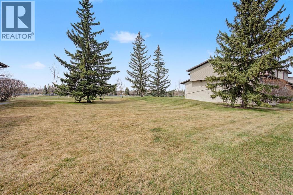 Row / Townhouse for Sale in 814, 200 Brookpark Drive SW|Calgary, Alberta T2W3E5 2