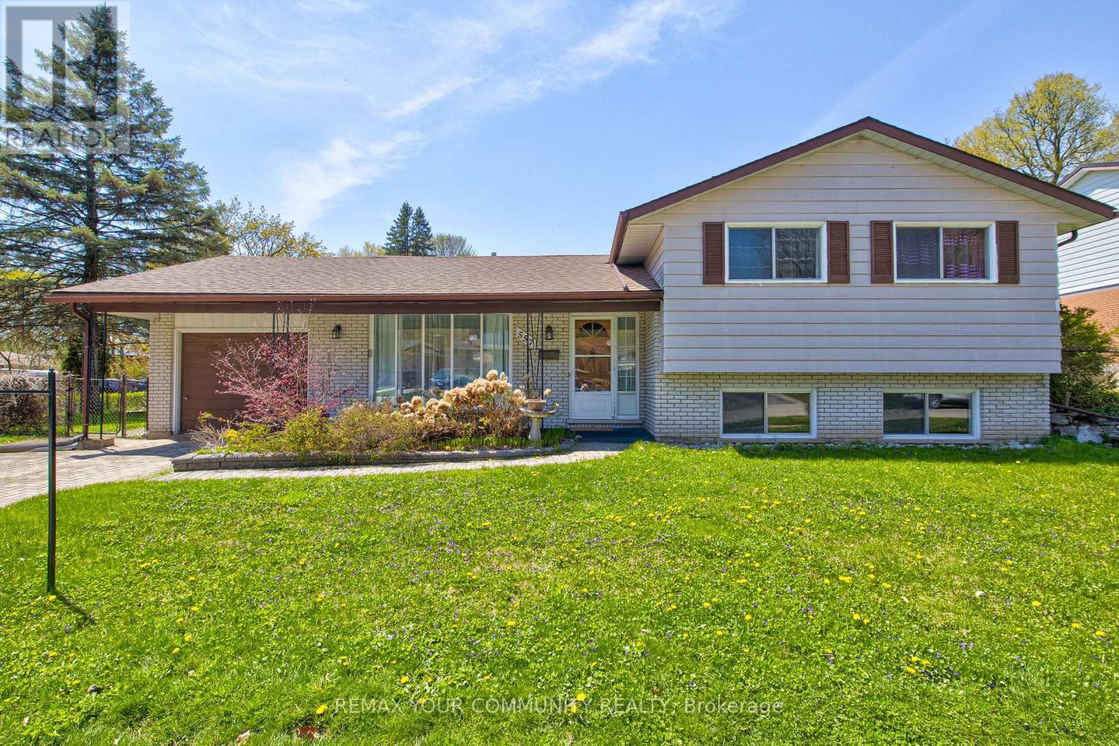 557 GLEN MANOR BOULEVARD, Waterloo, Ontario N2L4T7