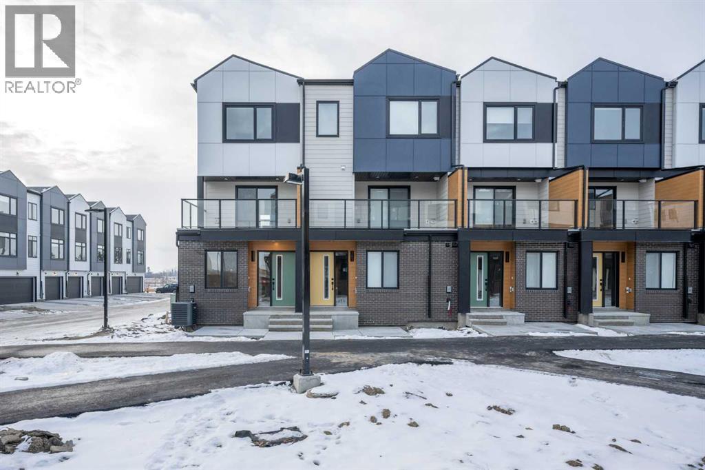 Row / Townhouse for Sale in 302, 8535 19 Avenue SE|Calgary, Alberta T2A7W8 2