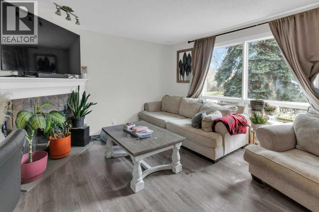 House for Sale in 171 Erin Mount Place SE|Calgary, Alberta T2B2T3 4