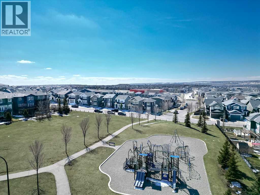 House for Sale in 608 Evansborough Way NW|Calgary, Alberta T3P0M2 2