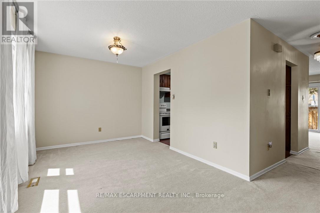 Row / Townhouse for Sale in 11 - 2825 GANANOQUE DRIVE|Mississauga (Meadowvale), Ontario L5N1V6 4