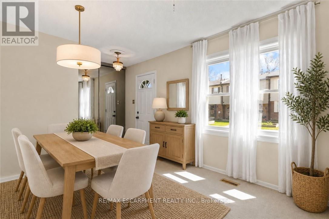 Row / Townhouse for Sale in 11 - 2825 GANANOQUE DRIVE|Mississauga (Meadowvale), Ontario L5N1V6 5