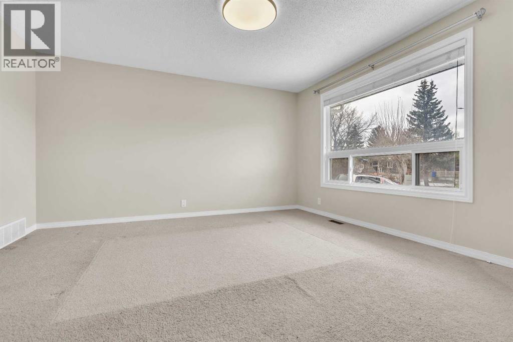 House for Sale in 87 Castleglen Road NE|Calgary, Alberta T3J1P2 4