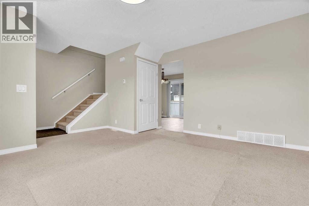 House for Sale in 87 Castleglen Road NE|Calgary, Alberta T3J1P2 3