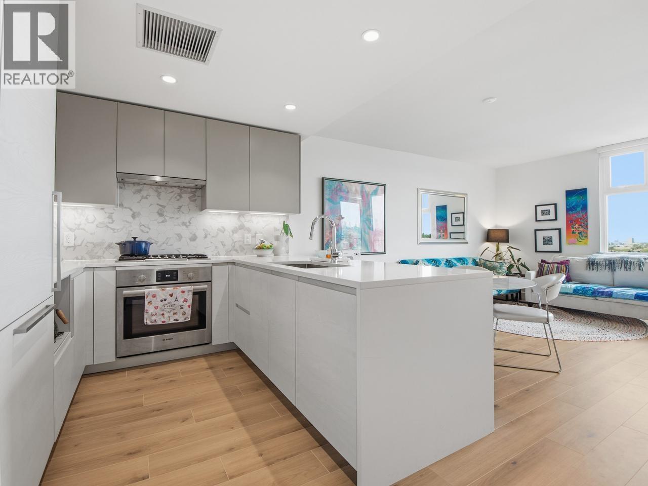1304 8188 FRASER STREET|Vancouver, British Columbia V5X0J8