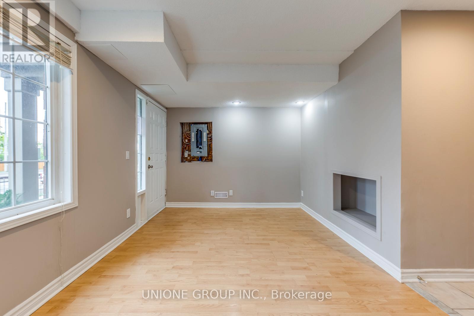 Row / Townhouse for Sale in 16 - 38 FAIRVIEW ROAD W|Mississauga (Fairview), Ontario L5B4J8 4