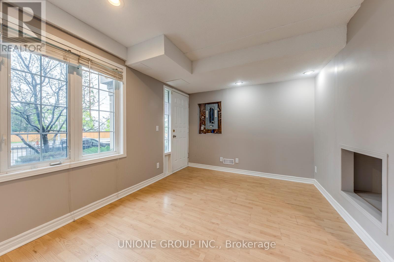 Row / Townhouse for Sale in 16 - 38 FAIRVIEW ROAD W|Mississauga (Fairview), Ontario L5B4J8 5