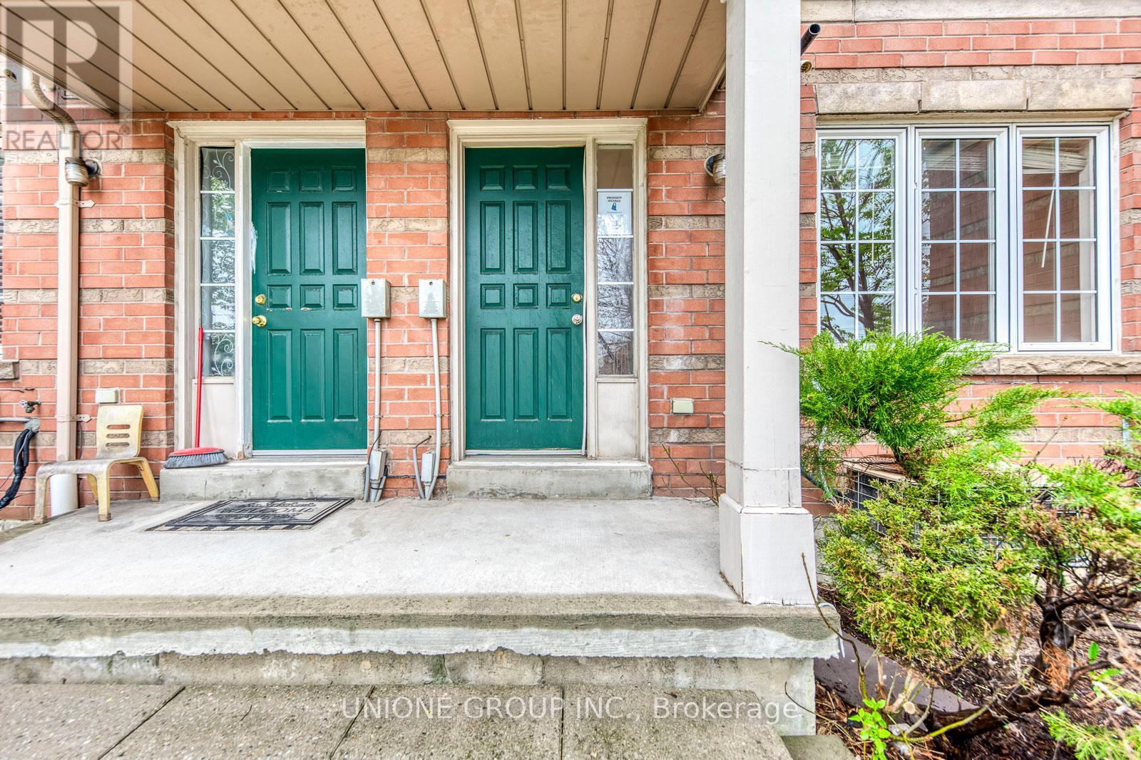 Row / Townhouse for Sale in 16 - 38 FAIRVIEW ROAD W|Mississauga (Fairview), Ontario L5B4J8 3