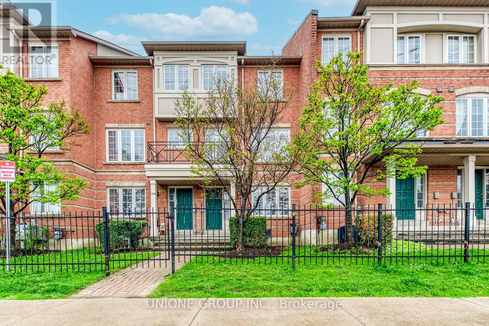 Row / Townhouse for Sale in 16 - 38 FAIRVIEW ROAD W|Mississauga (Fairview), Ontario L5B4J8