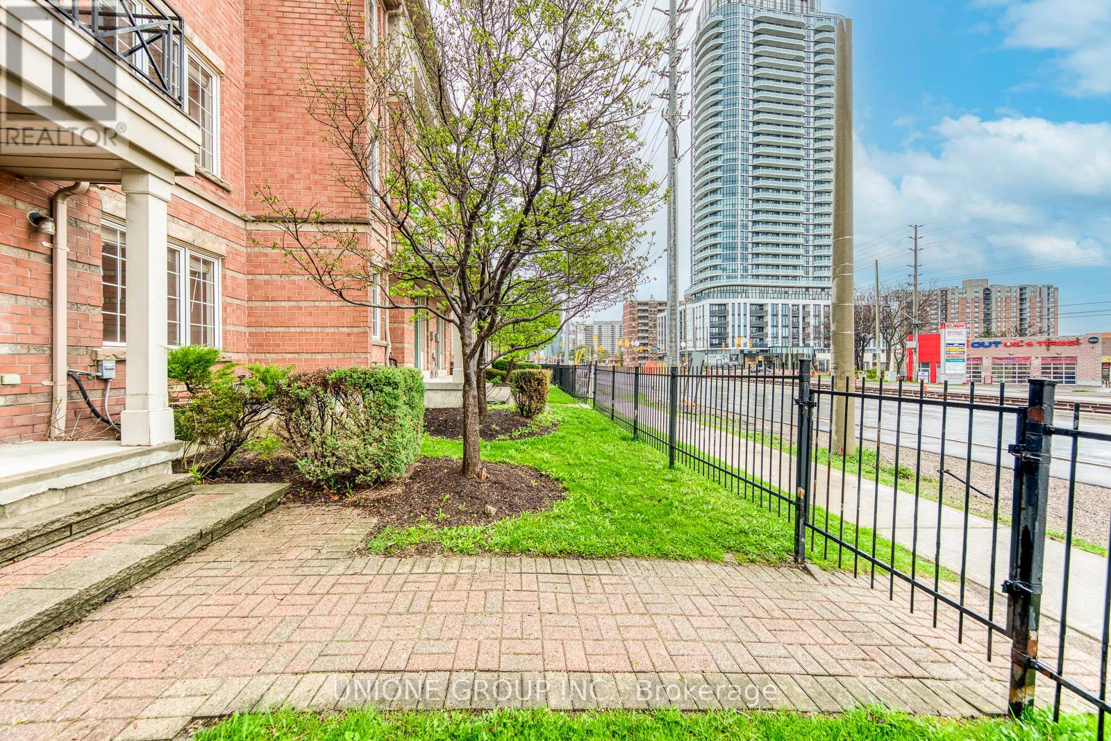 Row / Townhouse for Sale in 16 - 38 FAIRVIEW ROAD W|Mississauga (Fairview), Ontario L5B4J8 2
