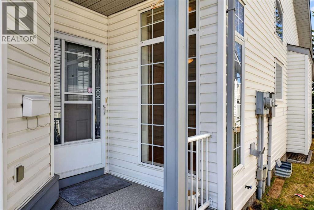 Duplex for Sale in 35 Douglasview Park SE|Calgary, Alberta T2Z2R9 4