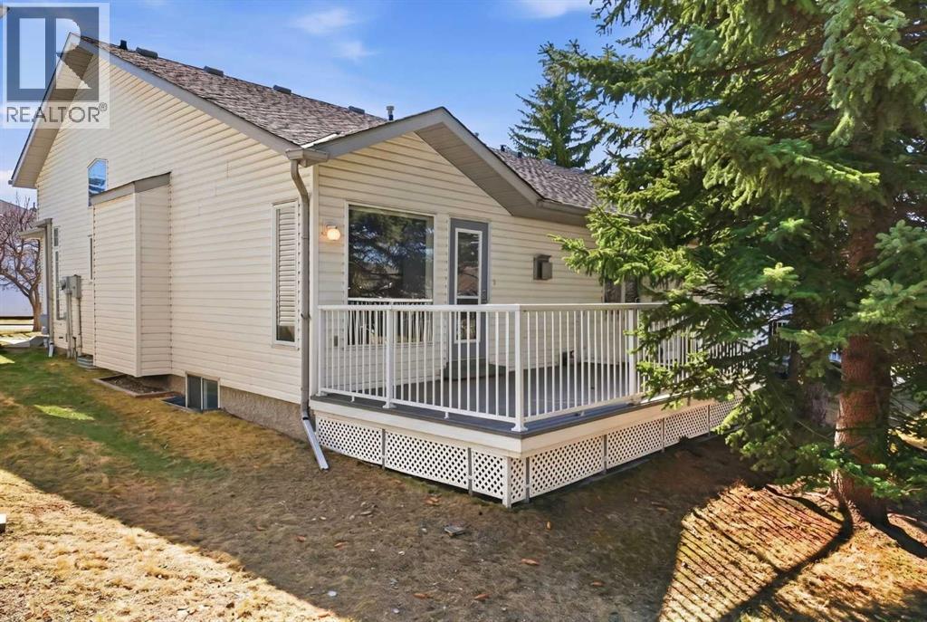 Duplex for Sale in 35 Douglasview Park SE|Calgary, Alberta T2Z2R9 5