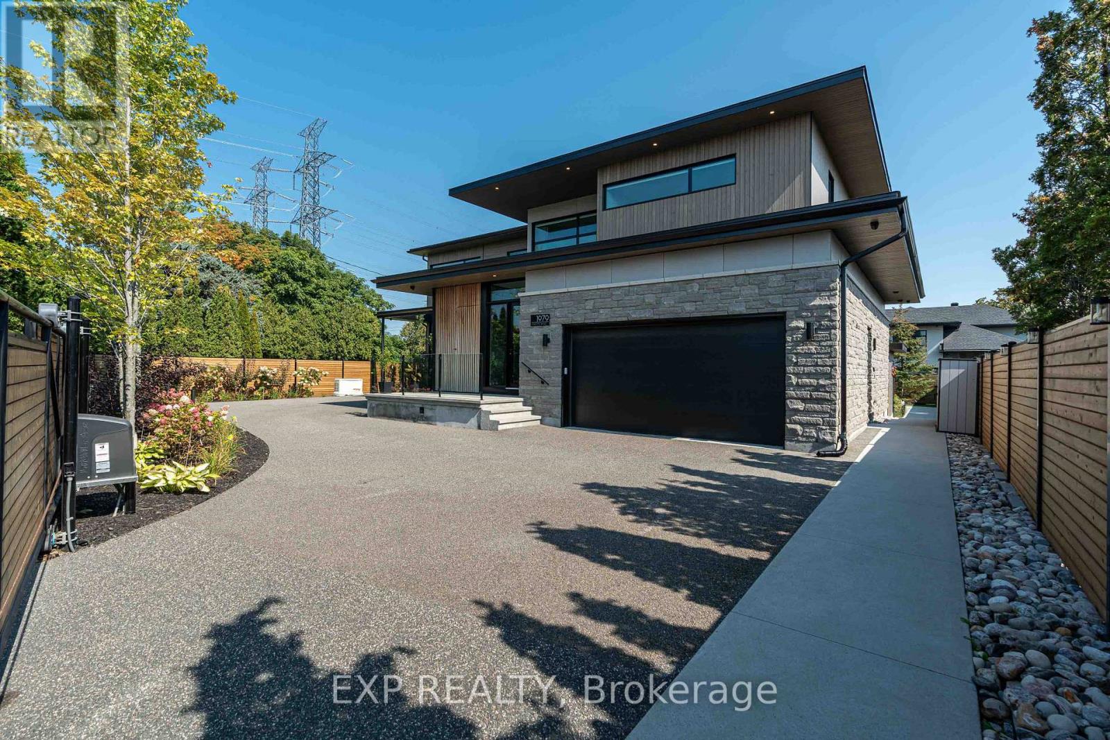 For sale: 1979 PRINCE OF WALES DRIVE, Ottawa, Ontario K2C3J7