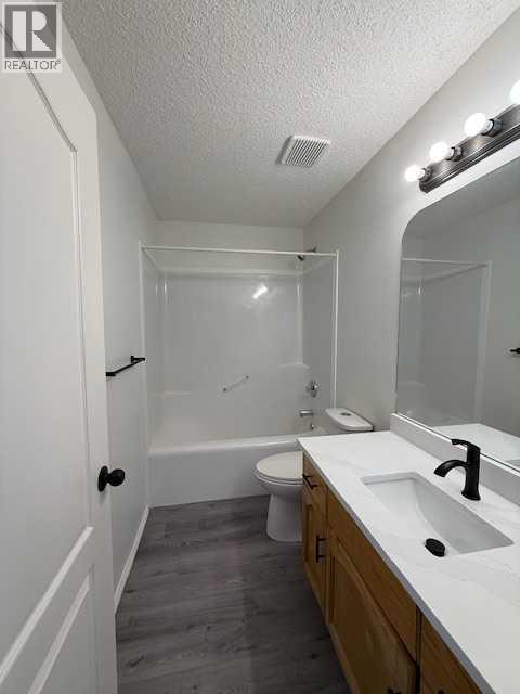 House for Sale in 42 Somerside Place SW|Calgary, Alberta T2Y3V3 5