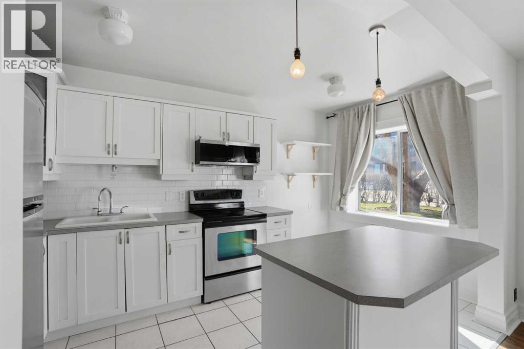 Apartment for Sale in 3, 330 19 Avenue SW|Calgary, Alberta T2S0C9 4