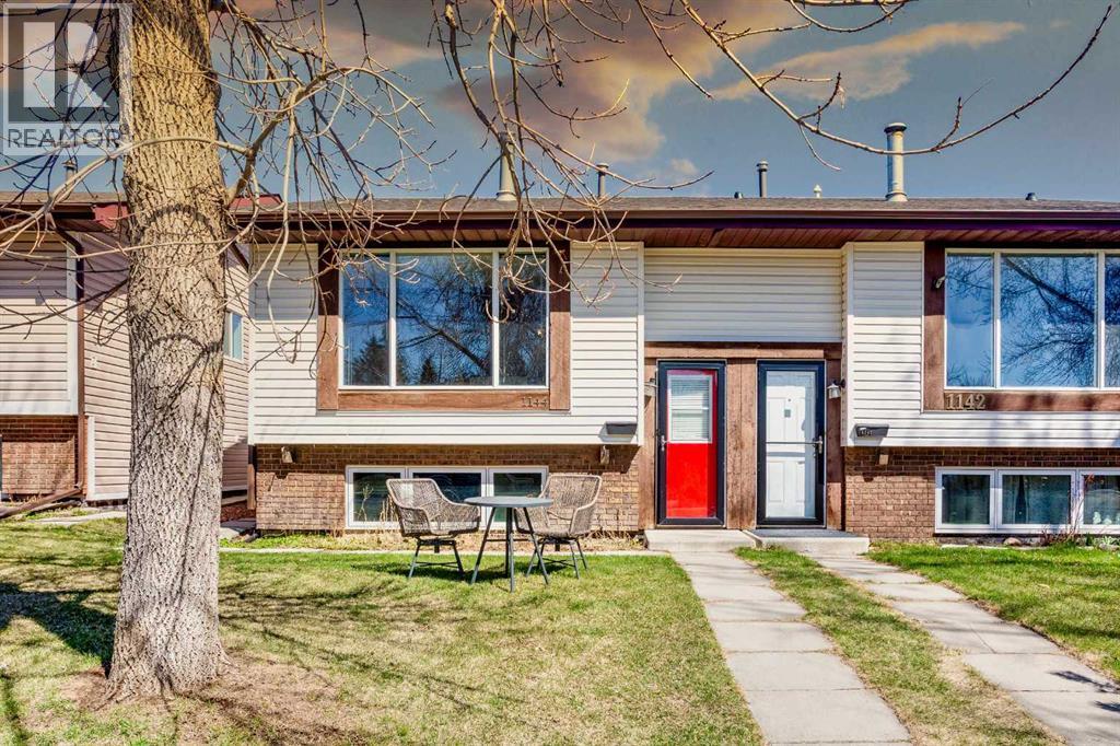 Duplex for Sale in 1144 Berkley Drive NW|Calgary, Alberta T3K1E4 2
