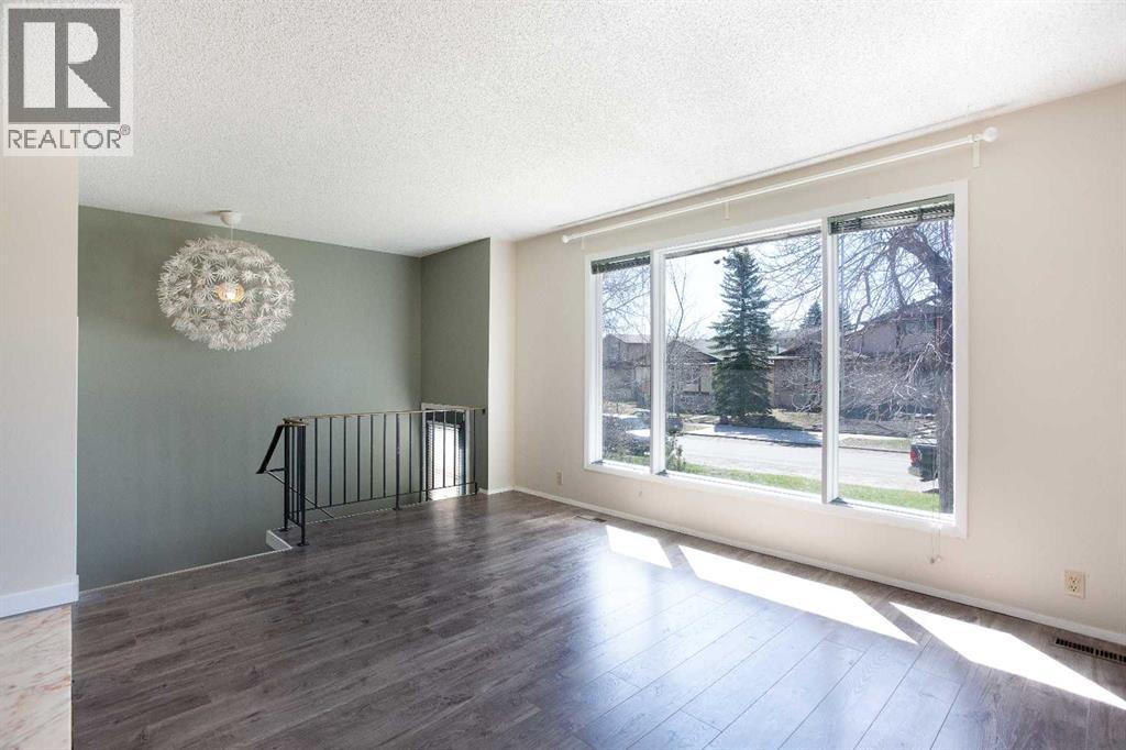 Duplex for Sale in 1144 Berkley Drive NW|Calgary, Alberta T3K1E4 3