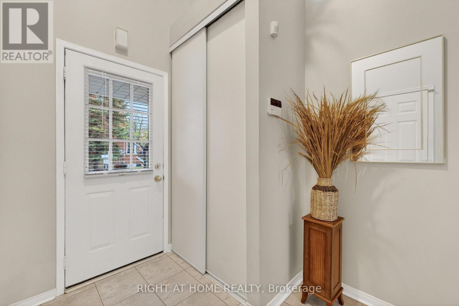 Row / Townhouse for Sale in 24 - 1480 BRITANNIA ROAD W|Mississauga (East Credit), Ontario L5V2K4 5